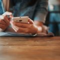YouTubeのサムネイル編集に便利なスマホアプリ4選