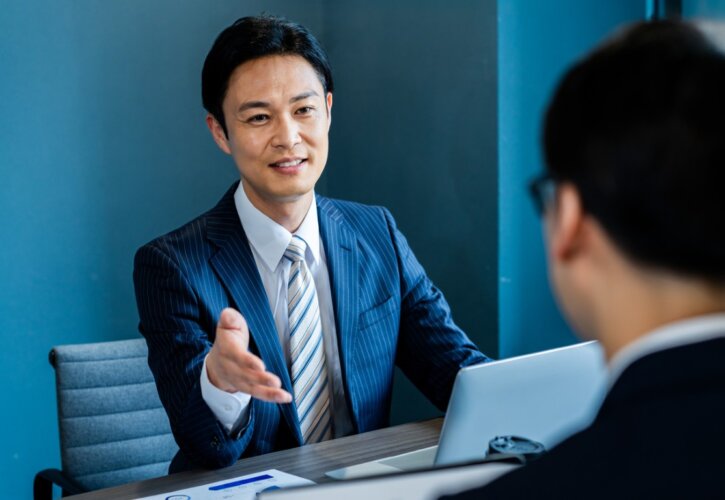 企業公式より経営者個人が伸びる理由、アルゴリズムが優遇する「顔が見える」発信の正体