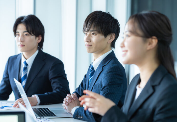 若手営業はどこで企業を見ているのか?国内外トレンドから読み解く採用SNSの設計論